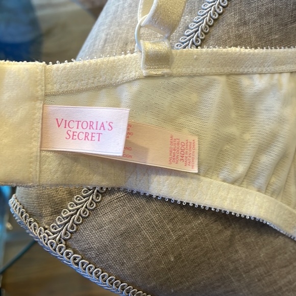 Victoria Secret Unlined Demi Bra 34DDD and thong set - Picture 4 of 6